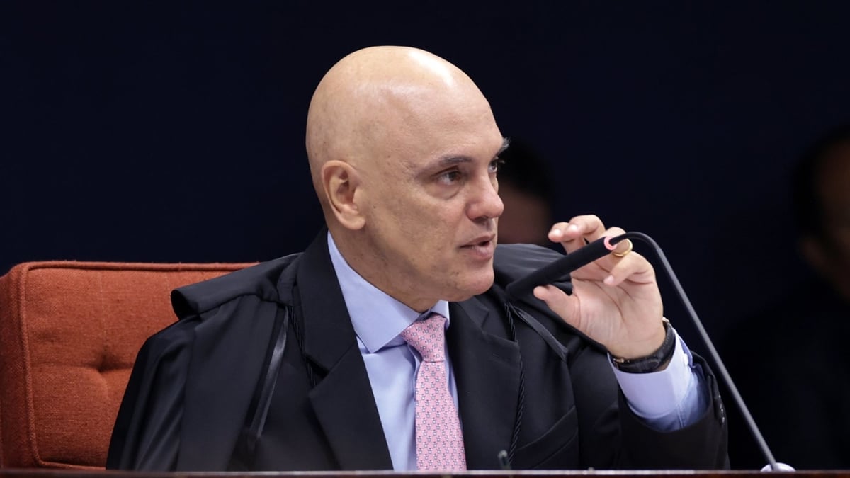 Moraes vota pela condenação de Bolsonaro e demais réus da trama golpista