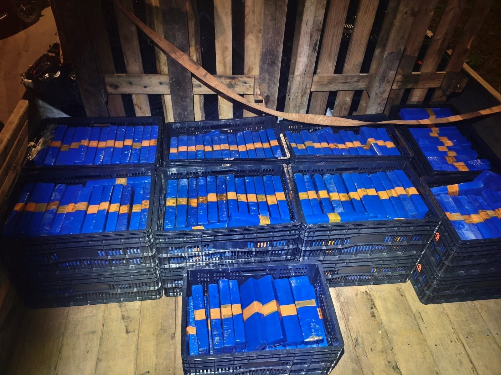 Apreensão de 1 tonelada de drogas termina com três presos em Goiás